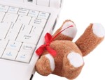 На перший погляд іграшка Teddy Bear USB Drive виглядає як звичайний дитячий ведмедик
