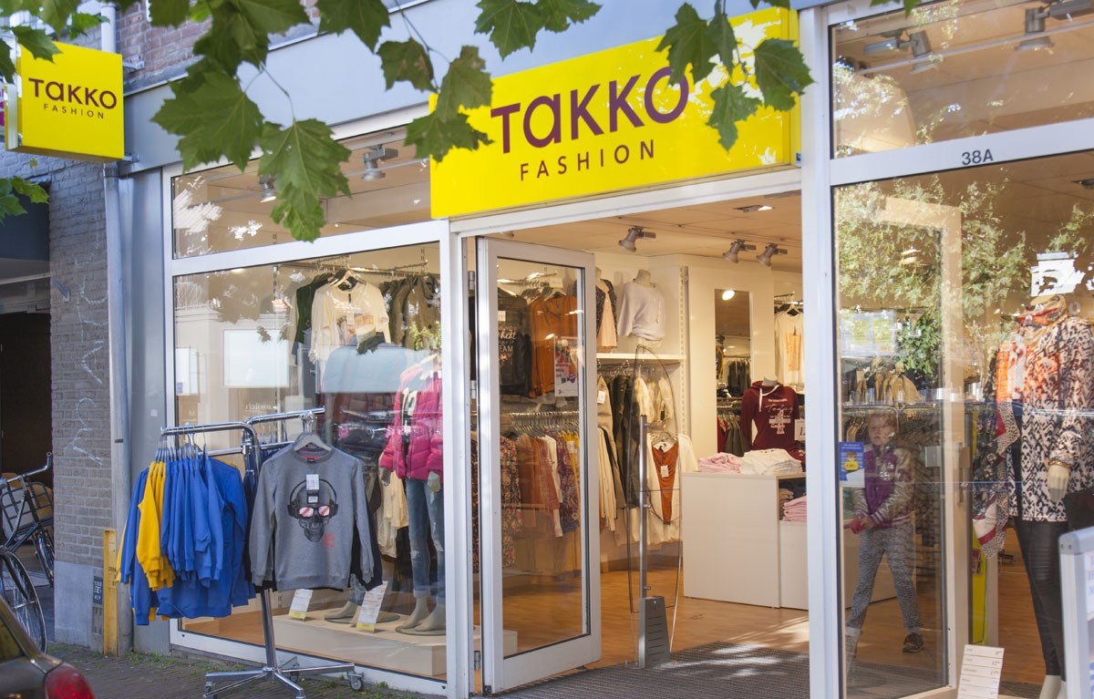 Одежна мережа, створена в 2012 році німецьким рітейлером Takko Fashion і Сергієм Ломакіним, одним з власників «ЦентрОбувь», навесні 2017 року закрила всі залишилися магазини